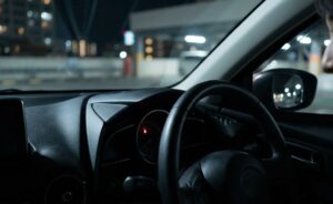 車の鍵を閉めたあとの赤いランプの消し方と注意点