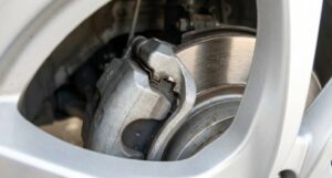 確実なブレーキ鳴きの直し方と修理費用